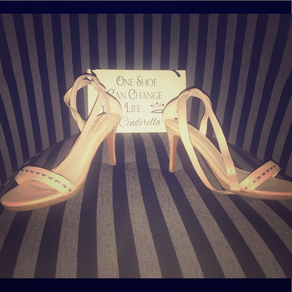 Seychelles natural/nude heels with studs
